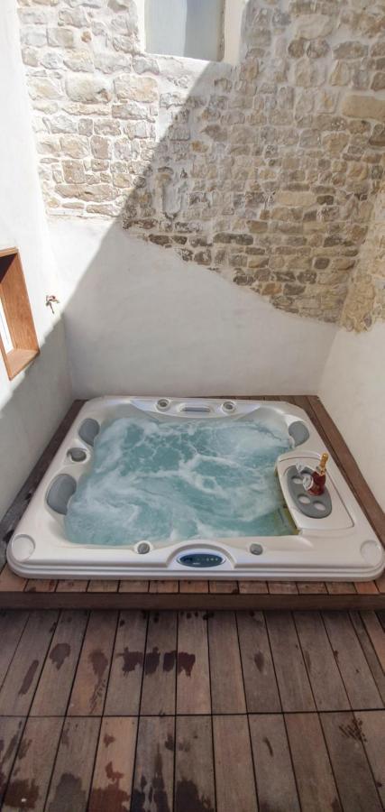 Appartement L'Acqua Dolce - La Rochelle - île de Ré - Jacuzzi Extérieur photo