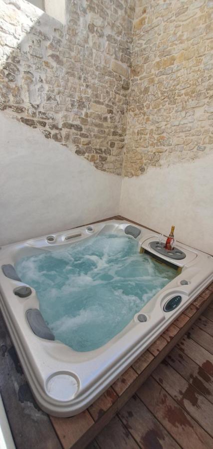 Appartement L'Acqua Dolce - La Rochelle - île de Ré - Jacuzzi Extérieur photo