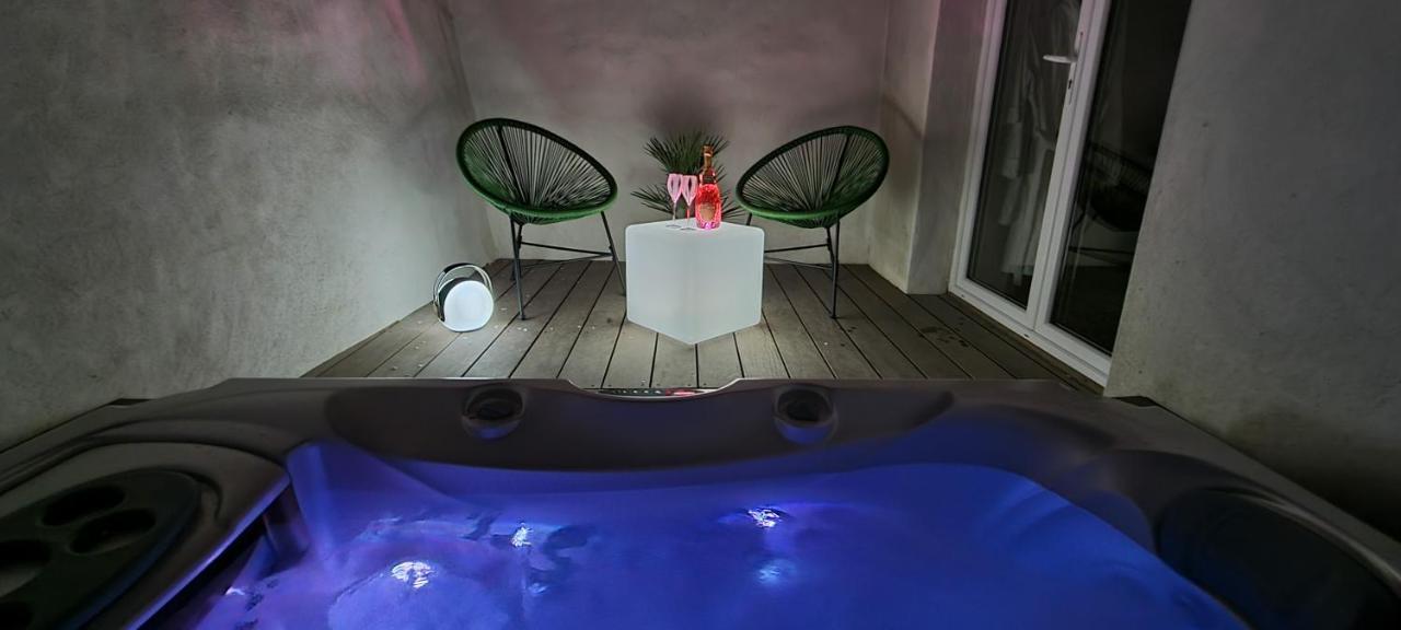 Appartement L'Acqua Dolce - La Rochelle - île de Ré - Jacuzzi Extérieur photo