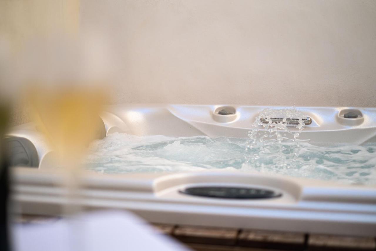 Appartement L'Acqua Dolce - La Rochelle - île de Ré - Jacuzzi Extérieur photo